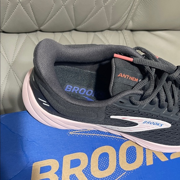 Brooks Women's Anthem 6 Sneakers - Black and Pink - Picture 5 of 8